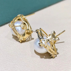 Eleganti Orecchini a Perno Bicolore a Forma di Diamante per Donne, Accessori per Orecchie Geometrici per Uso Quotidiano - Product Image 6