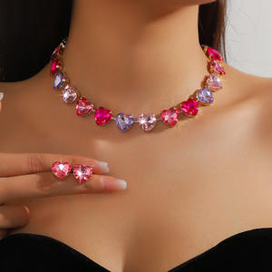 תליון תליון קריסטל יום צבעוני בצורת לב גביש גיאומטרי שרשרת ועגיל סט לנשים - Product Image 1