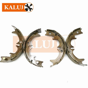 Kaluj Set ganasce freno di stazionamento 46540-06050 46550-06050 46590-06030 per <span class=keywords><strong>Toyota</strong></span> <span class=keywords><strong>Land</strong></span> <span class=keywords><strong>Cruiser</strong></span> - Product Image 2