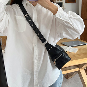 Bolso de hombro estilo punk para motocicleta, negro y blanco, con cierre de cremallera, antirrobo, bolso cruzado de moda para mujer, uso diario - Product Image 3