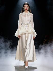 <span class=keywords><strong>Nouvelle</strong></span> <span class=keywords><strong>collection</strong></span> 2026 : Ensemble élégant chemisier à volants et jupe en dentelle et satin pour <span class=keywords><strong>femme</strong></span> - Product Image 1