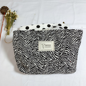 Bolsa con cremallera Bolsa de maquillaje pequeña de lona ecológica Bolsa de cosméticos Etiqueta privada - Product Image 3