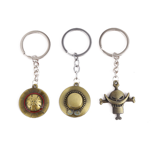 Porte-clés métalliques <span class=keywords><strong>One</strong></span> <span class=keywords><strong>Piece</strong></span> Luffy et Zoro avec motifs Chapeau de Paille et affiches de recherche pour fans et collectionneurs - Product Image 1