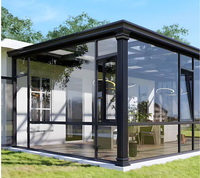 Grande véranda moderne à toit plat avec fenêtre à battant en verre trempé double pleine hauteur, idéale pour patio extérieur anti-vent