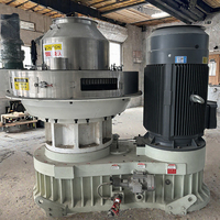 Ligne de production de granulés de biomasse à matrice plate haute capacité avec moteur pour la paille, les tiges de maïs, les balles de riz et la paille de blé