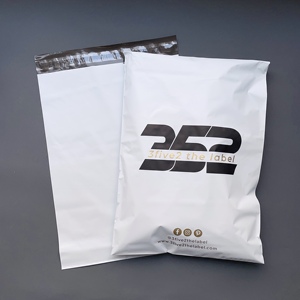 Bolsas de Envío Mate Premium de 12 x 16 Pulgadas - Sobres de Poliéster Impresos Personalizados para Empaques de Comercio Electrónico y Boutique con Marca - Product Image 1