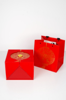 Coffret cadeau rigide rouge et sac à main assorti avec impression lanterne chinoise dorée, kit d'emballage de vacances recyclable avec logo personnalisé