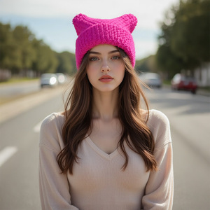 HZM-26288 <span class=keywords><strong>Bonnet</strong></span> rayé pour <span class=keywords><strong>femme</strong></span> avec cornes de diable, <span class=keywords><strong>bonnet</strong></span> chaud d'hiver de couleur unie, <span class=keywords><strong>bonnet</strong></span> tricoté mignon avec oreilles de chat pour l'automne - Product Image 1