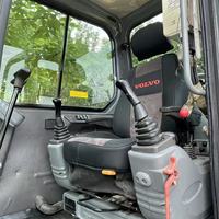 Mini-excavatrice hydraulique Volvo EC55D d'occasion, modèle original Volvo, à action fluide, idéale pour le terrassement de fondations de maisons dans des espaces étroits – Meilleure vente