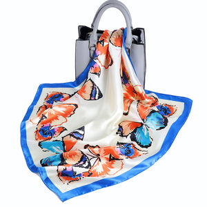 女性用ポリエステル生地サテン生地蝶柄スカーフ - Product Image 5