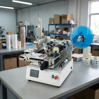 Machine d'étiquetage semi-automatique à glissière pour bouteilles carrées et boîtes, étiqueteuse double face