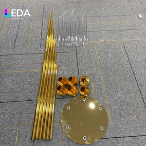 Candelabro de Hierro LEDA de 6 Brazos Dorado y Resistente, Centro de Mesa para Decoración de Bodas - Product Image 3