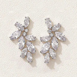 Boucles d'oreilles pendantes en zircon floral AAA pour femmes, bijoux en alliage classiques, élégants et à la mode - Product Image 2