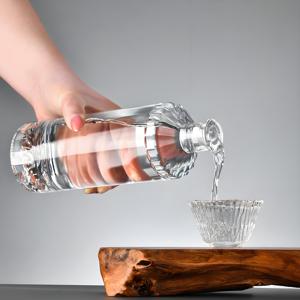 도매 500ml 평면 유리 병 그라디언트 색상 위스키 브랜디 보드카 주스 영혼 저장을위한 화산 바닥 사각형 디자인 - Product Image 1