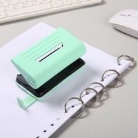 Perforatrice manuelle pour fournitures de bureau Mini Macaron Perforatrice pour papier à feuilles mobiles de bonne qualité