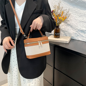 Borsa a tracolla/crossbody mini quadrata 2025 in PU con stampa leopardata a blocchi di colore, versatile ed elegante, di tendenza, con cerniera - Product Image 2