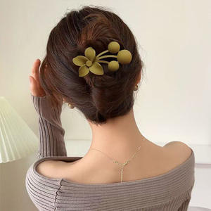 Elegante estilo europeo de color sólido accesorios para el cabello para las mujeres al por mayor de plástico esmerilado flor pinza de pelo - Product Image 4
