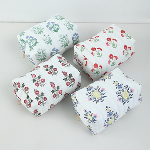 Bolsa de Maquillaje Acolchada con Estampado Floral, <span class=keywords><strong>4</strong></span> Diseños, Bolsa de Cosméticos Portátil con Cierre, Organizador de Artículos de Aseo de Gran Capacidad para Mujer - Product Image 2