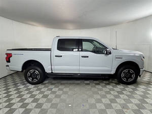 รถฟอร์ด F-150 AWD XLT 4 ประตู SuperCrew ปี 2023 มือสอง ราคาประหยัด กระบะสั้น 5.5 ฟุต พวงมาลัยซ้าย เบาะหนัง กล้องมองหลัง ไฟหน้า LED - Product Image 2