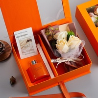 Coffret Cadeau Luxe Saint-Valentin en Gros : Bouquet de Roses Savon, Fleurs Artificielles et Diffuseur à Bâtonnets 120ml (Marque Privée)