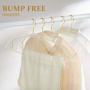 Perchas de Plástico Premium Transparentes, Resistentes, Ecológicas y Ligeras con Ganchos Dorados, Sin Presión en los Hombros, Ahorro de Espacio para Armario - Product Image 5