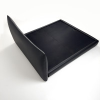 Italienisches Minimalistisches Schwarzes Echtleder-Polsterbett mit Stahlrahmen, Kiefernholz und Gebogenem Kopfteil, Plattformbett nach Maß