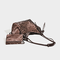 Sac fourre-tout de luxe pour femme, imprimé léopard ton sur ton, style hobo souple, texture daim, avec breloque étoile de mer et pompon