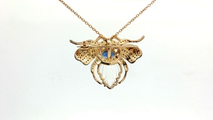 Pendentif-brosse Art Déco ovale en cyanite brillante, qui dégage une élégance intemporelle avec ce magnifique pendentif-brosse Art Déco. - Product Image 3