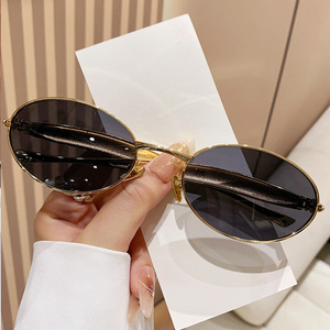 Lunettes de soleil ovales pour femmes, monture en métal, UV400, mode décontractée, bordure complète, petite taille - Product Image 2