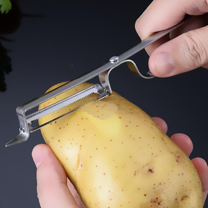 Ensemble de 3 éplucheurs de cuisine manuels – Couteau à éplucher et couteau à racler multifonction en acier inoxydable pour pommes de terre et pommes - Product Image 4