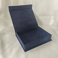 Boîte cadeau à couvercle rabattable en velours bleu foncé avec plateau intérieur en velours pelucheux, boîte d'emballage pour bijoux, étui de présentation de luxe