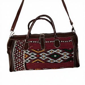 กระเป๋าเดินทางหนังแท้สไตล์โบฮีเมียนสำหรับฤดูหนาว ผลิตจากผ้าคิลิมแท้ ดีไซน์ทันสมัย เหมาะสำหรับการใช้งานระหว่างเดินทาง - Product Image 1