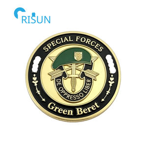 Décapsuleur commémoratif personnalisé avec médaillon de vétéran des Forces Spéciales et pièce de défi Béret Vert - Product Image 5