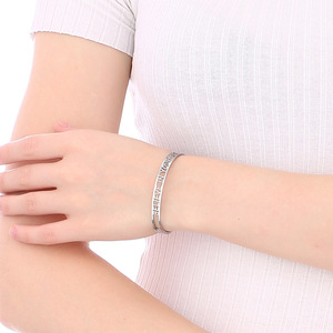 C hình dạng mở rỗng cắt tin nhắn cô ấy tin rằng cô ấy có thể vì vậy cô ấy đã khuyến khích Vòng đeo tay bằng thép không gỉ trang sức vòng tay - Product Image 2