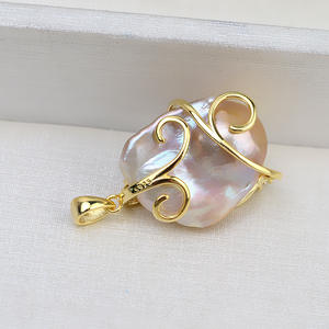 Colgante de Plata S925 Hecho a Mano con Diseño de Hoja Barroca Grande y Perla Hueca de Forma Especial, Accesorio para Mujer, Número de Artículo Base - Product Image 3