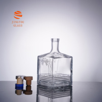 Bouteille en verre de 700 ml pour vin rouge ou brandy, bouteille en verre carrée sculptée avec des raisins gravés, personnalisable avec le logo de la marque