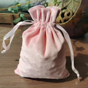 Collection de pochettes à bijoux A1 avec cordon de serrage, en rose, noir, bleu marine, gris, violet, rose et vert, fermeture à double cordon - Product Image 1