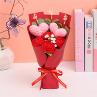 Bouquet de roses rouges en coton au crochet avec cœur rose pour la Saint-Valentin, la fête des Mères, Noël, le Nouvel An, la rentrée scolaire, les mariages, la fête des enseignants