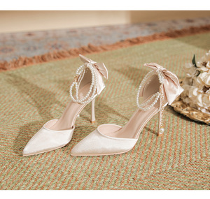 Sandales de mariée blanches tendance de <span class=keywords><strong>5</strong></span> <span class=keywords><strong>cm</strong></span>, nœud papillon, talons hauts, bout pointu, talons aiguilles, brides à la cheville, escarpins de mariage, chaussures de mariée - Product Image 4