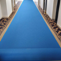 Vente en gros de rouleaux de feutre non tissés personnalisés perforés à l'aiguille tapis de scène de mariage antidérapant pour l'exposition et la célébration