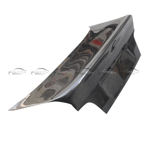 Alerón Trasero Estilo CLS de Fibra de Carbono para Puerta Trasera, Superficie Altamente Pulida, Tejido Twill 3X3, Moldeado al Vacío - Product Image 5