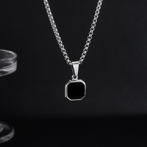 Einfache Ketten aus Edelstahl mit schwarzen quadratischen Anhängern Halsketten für Männer Trendy Daily Accessoires am Hals Modeschmuck - Product Image 4