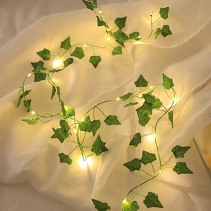 Guirlande lumineuse artificielle en forme de lierre 10m 100 <span class=keywords><strong>LED</strong></span> IP44 Blanc chaud Fonctionnant sur piles avec télécommande pour usage intérieur/extérieur - Product Image 1