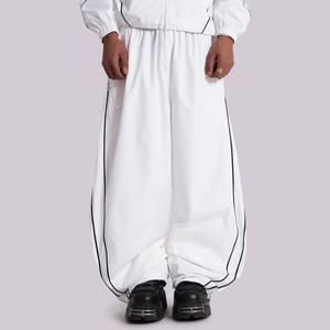 กางเกงขายส่งแบบกำหนดโลโก้เองได้ น้ำหนักเบา แฟชั่นลำลอง เอวยางยืด ผ้าโพลีเอสเตอร์ ดีไซน์ขอบข้างตัดสีแบบเรียบง่าย - Product Image 4