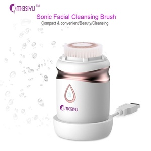 USB Chargeable Facial Deep Cleansing Brush 3 Brush Heads clear Sonic Facial Brush - Product Image 2