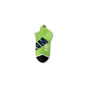 Erkekler için logo baskılı düz beyaz görünmez özel çoraplar ile işlemeli jakarlı unisex çorap