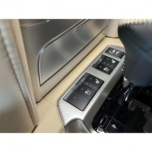 Toyota Land Cruiser 2019 Usado, 5.7L V8 3UR-FE 8AT, Tracción 4x4 Permanente, VXR, Especificaciones GCC, SUV de 7 Asientos, Bajo Kilometraje, Sin Accidentes - Product Image 6