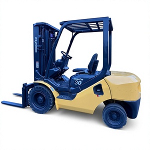 Chariot élévateur contrepoids diesel Komatsu d'occasion de 2,5 tonnes, mât à deux étages, hauteur de levage de 3000 mm, pneus pneumatiques pour entrepôt et manutention de marchandises - Product Image 1