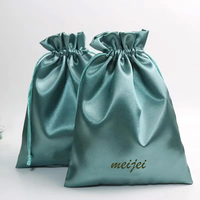 Pochette anti-poussière en satin imprimée avec logo personnalisé emballage cadeau perruques grand sac en soie sac à cordon en satin pour emballage d'extension de cheveux