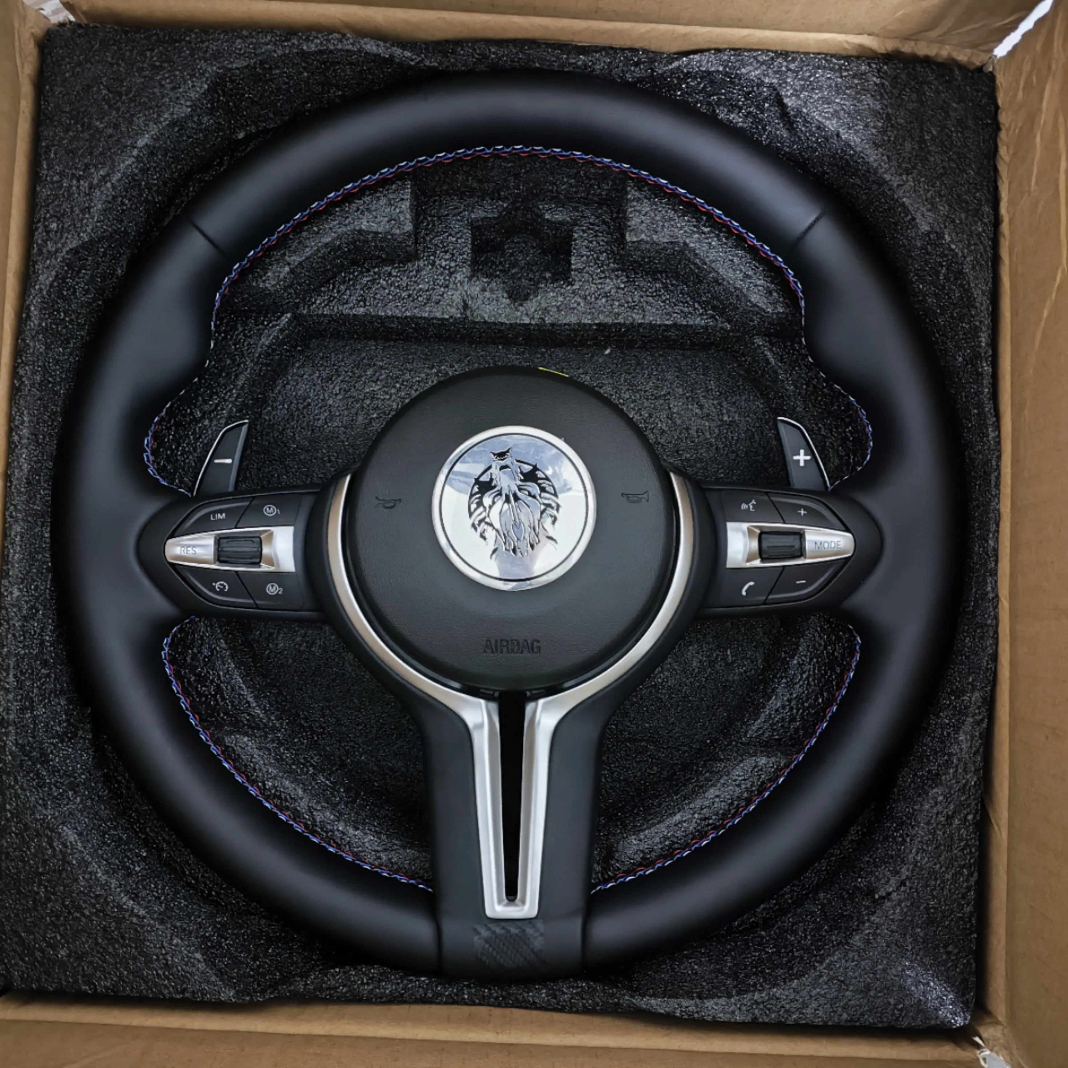 Roda kemudi kulit, roda kemudi serat karbon LED cocok untuk BMW F30 F32 F10 F20 F07 F01 E46 E60 E90 M3 M4 M5 M7